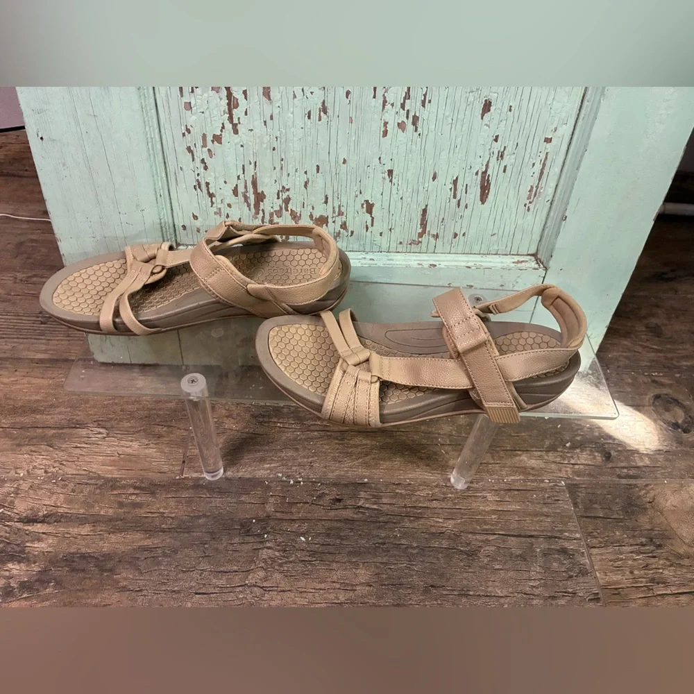 Comfortable Women’s Beige Strappy Sandals - Picture 3 of 6